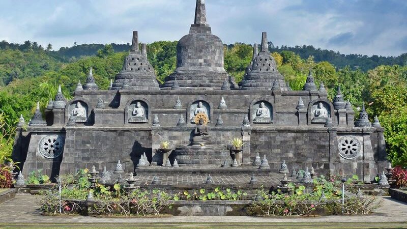 buddhist-temple BRAHMA ARAMA WIHARA – Buddhist Temple Bali