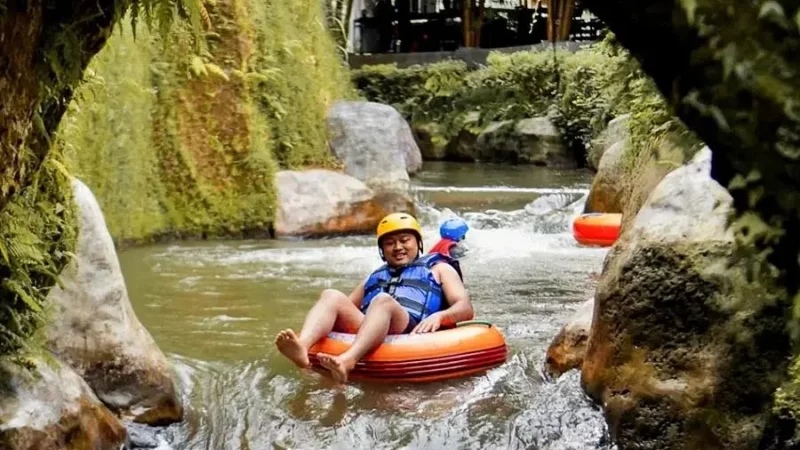 lazy-cave-tubing2