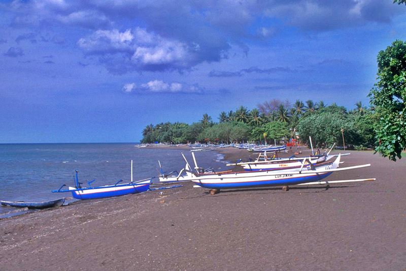 Lovina beach