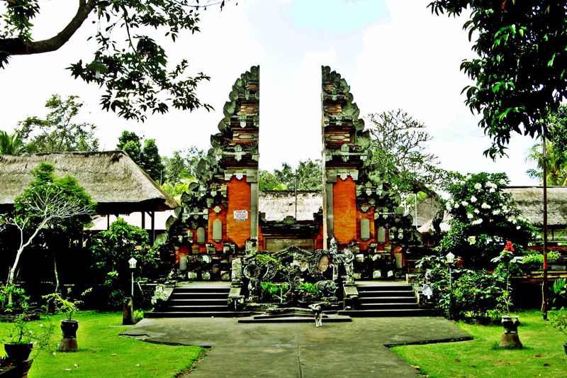 Penataran Sasih Temple